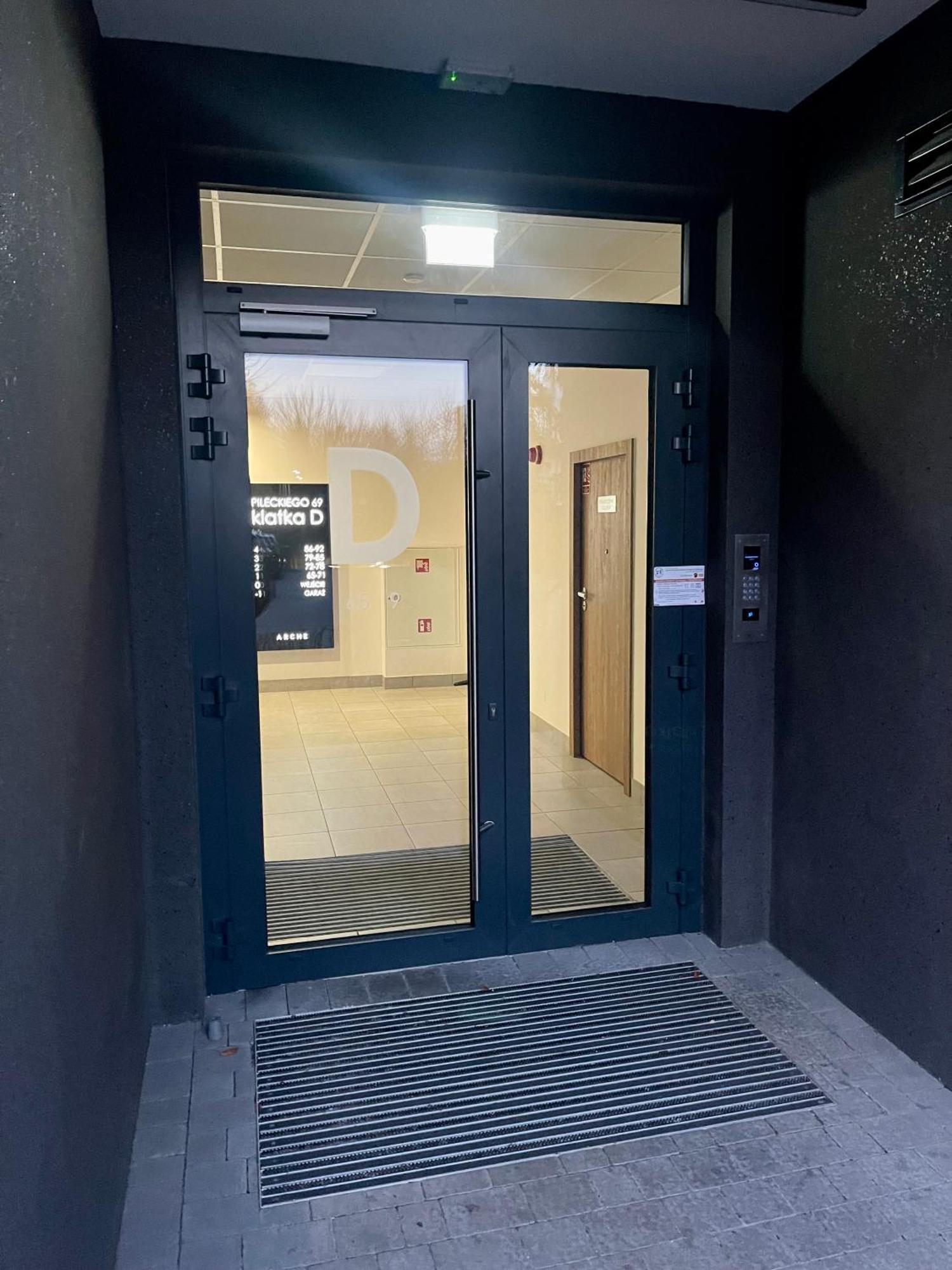 Ferienwohnung Time&House Pileckiego Przy Centrum Onkologi I Klinice Novum Apartament Na Wylacznosc Pokoj,Sypialnia,Lozko, Lazienka,Kuchnia Warschau Exterior foto